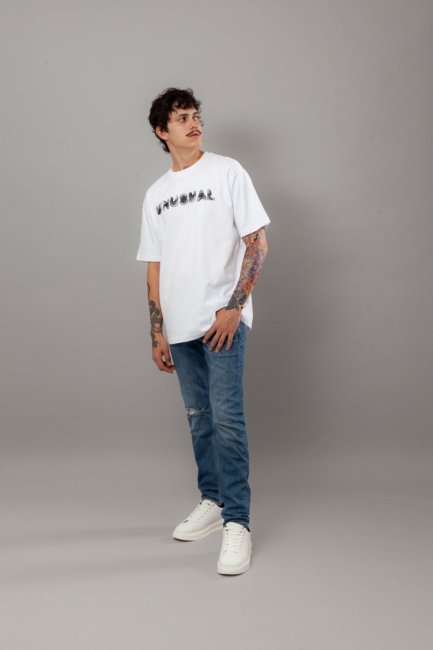 OVERSIZED UNUSUAL T-SHIRT