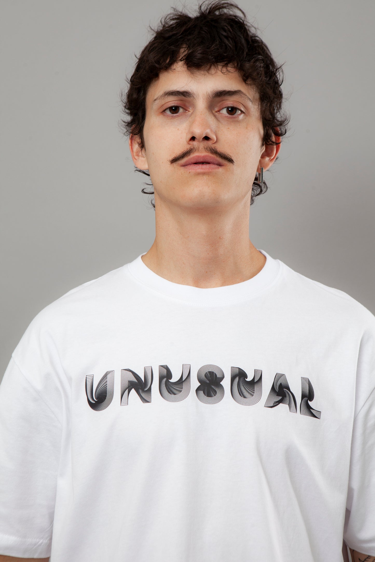 OVERSIZED UNUSUAL T-SHIRT