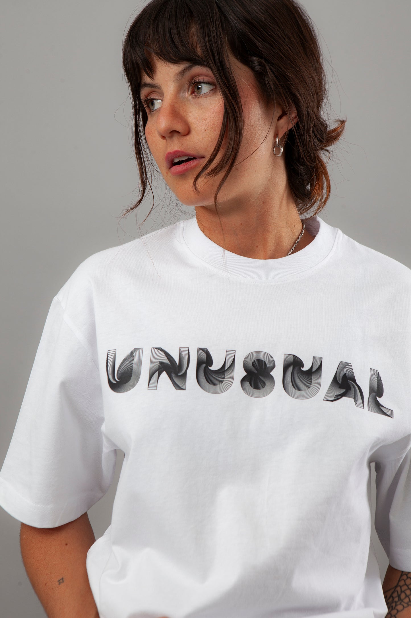 OVERSIZED UNUSUAL T-SHIRT