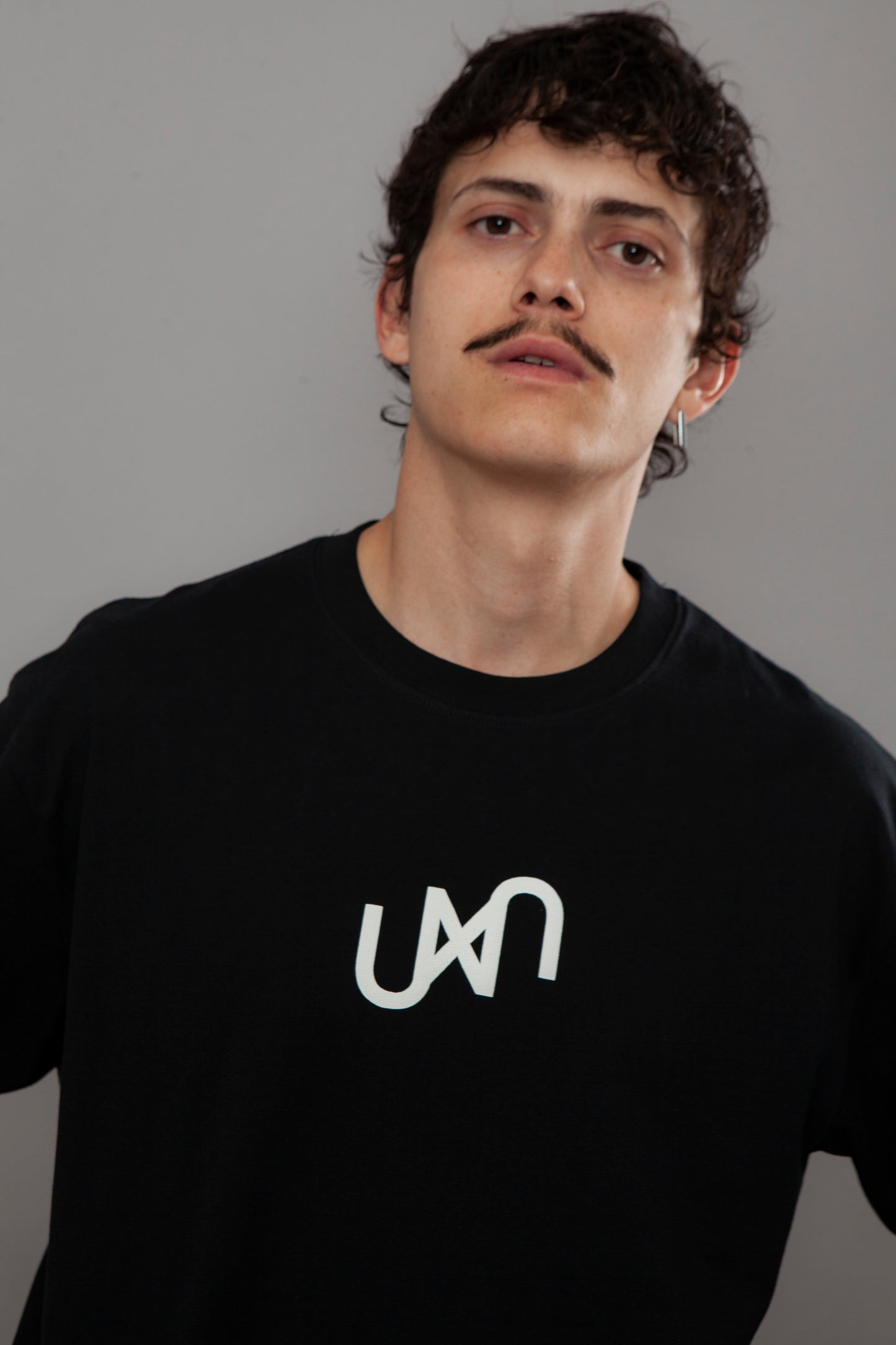 CAMISETA LOGO UNUSUAL