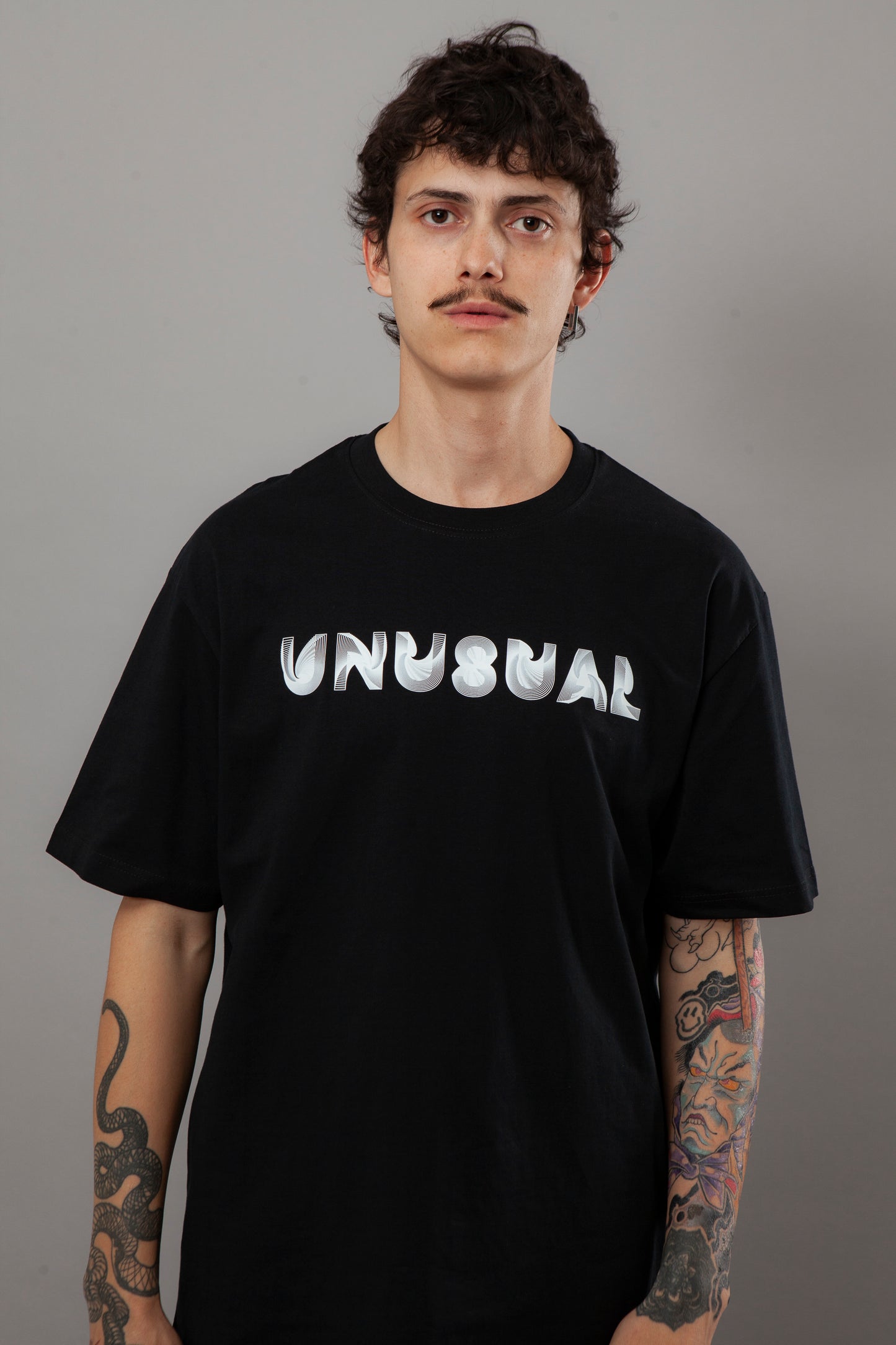 OVERSIZED UNUSUAL T-SHIRT