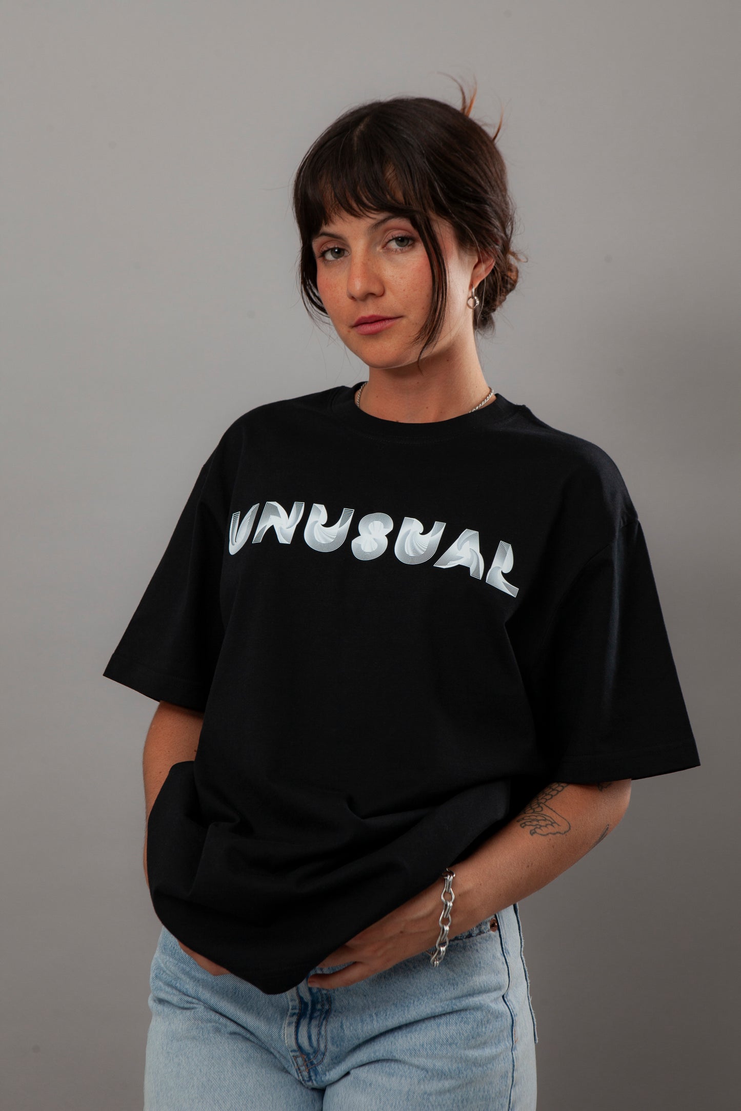 OVERSIZED UNUSUAL T-SHIRT