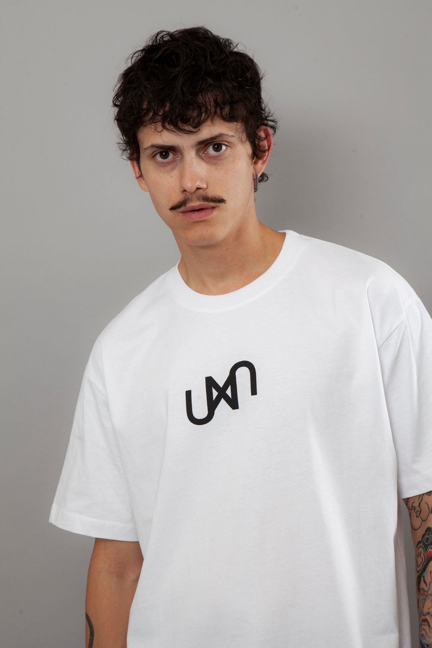 OVERSIZED LOGO UNU T-SHIRT